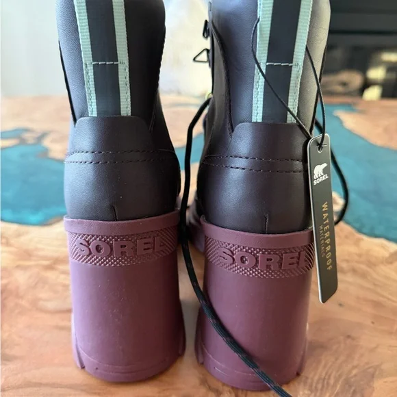 Stylish Sorel Women's Lace-Up Boots - Picture 3 of 5